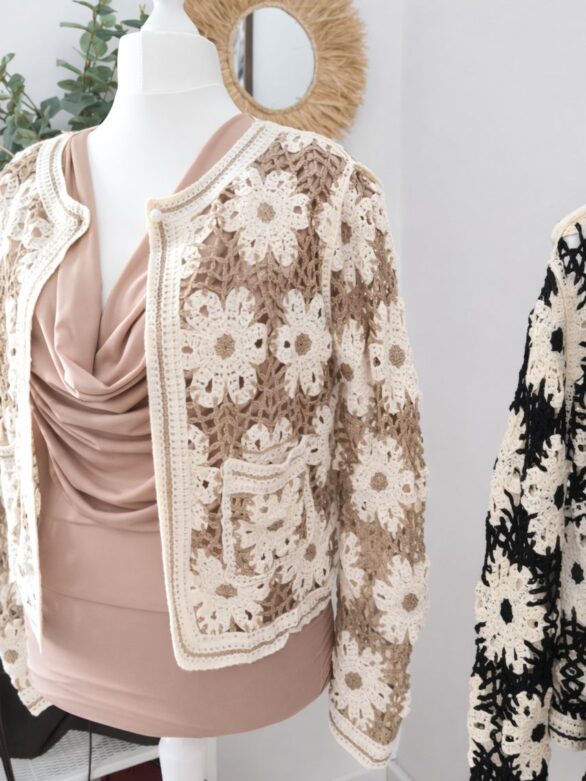 Ażurowy rozpinany sweter plecionka Kwiaty - Solea