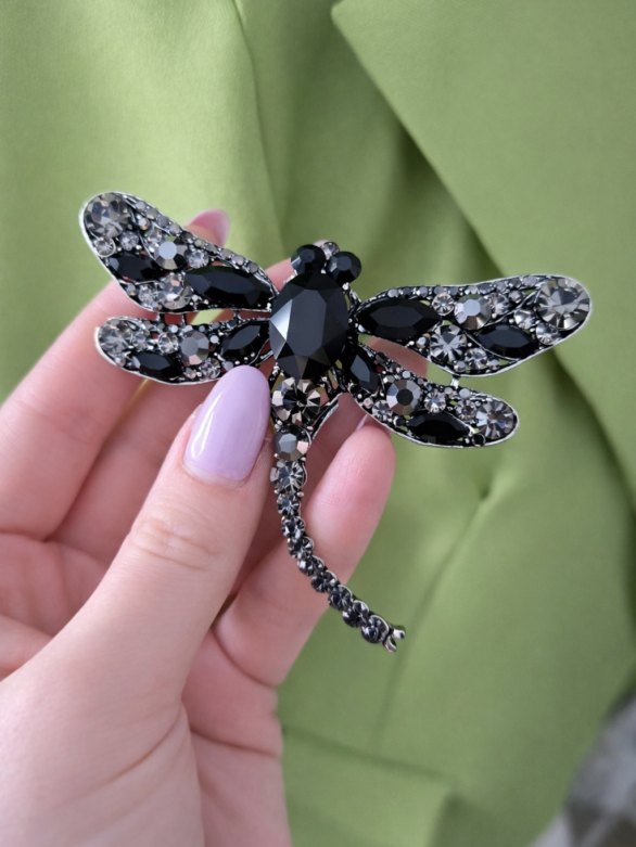 Gigantyczna broszka WAŻKA