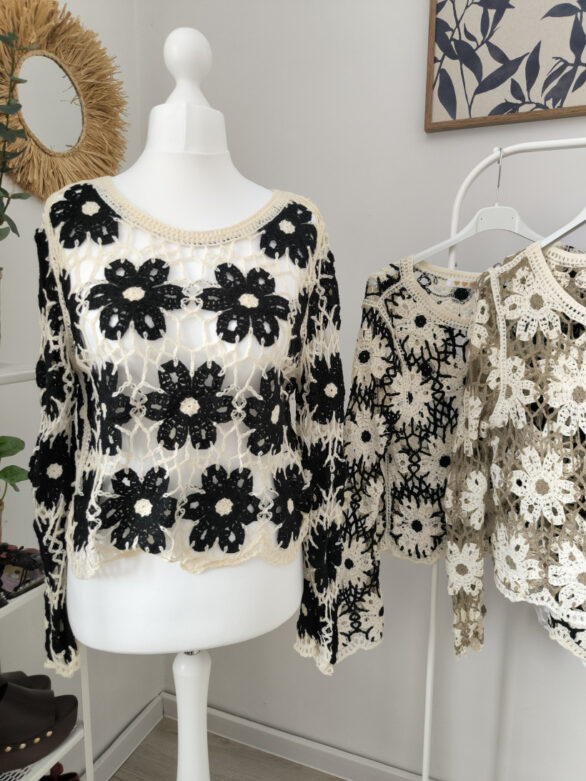 Leonie – ażurowa bluzka z kwiatowym splotem